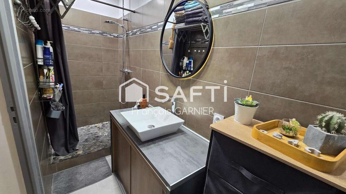 Photo 9 - Commerce à LA FARLEDE