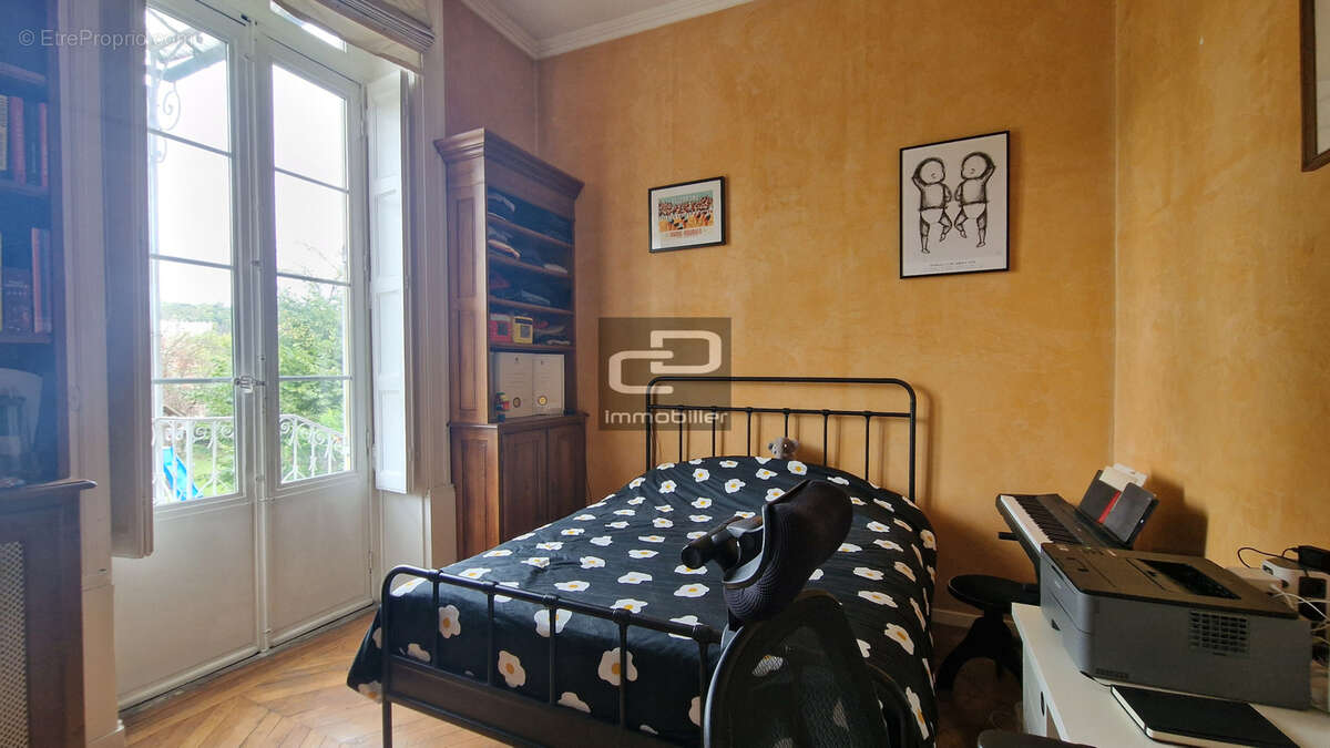 Appartement à COLLONGES-AU-MONT-D'OR