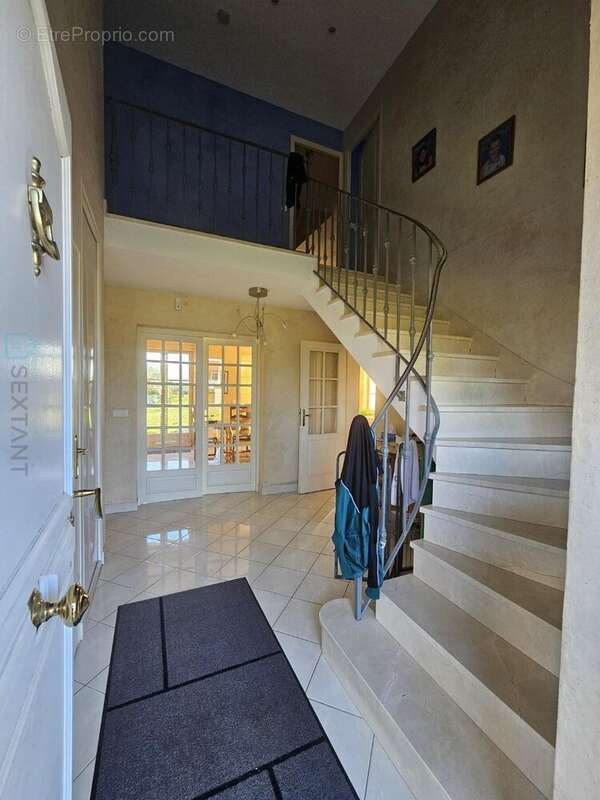 Maison à SAINT-MARTIN-EN-BIERE