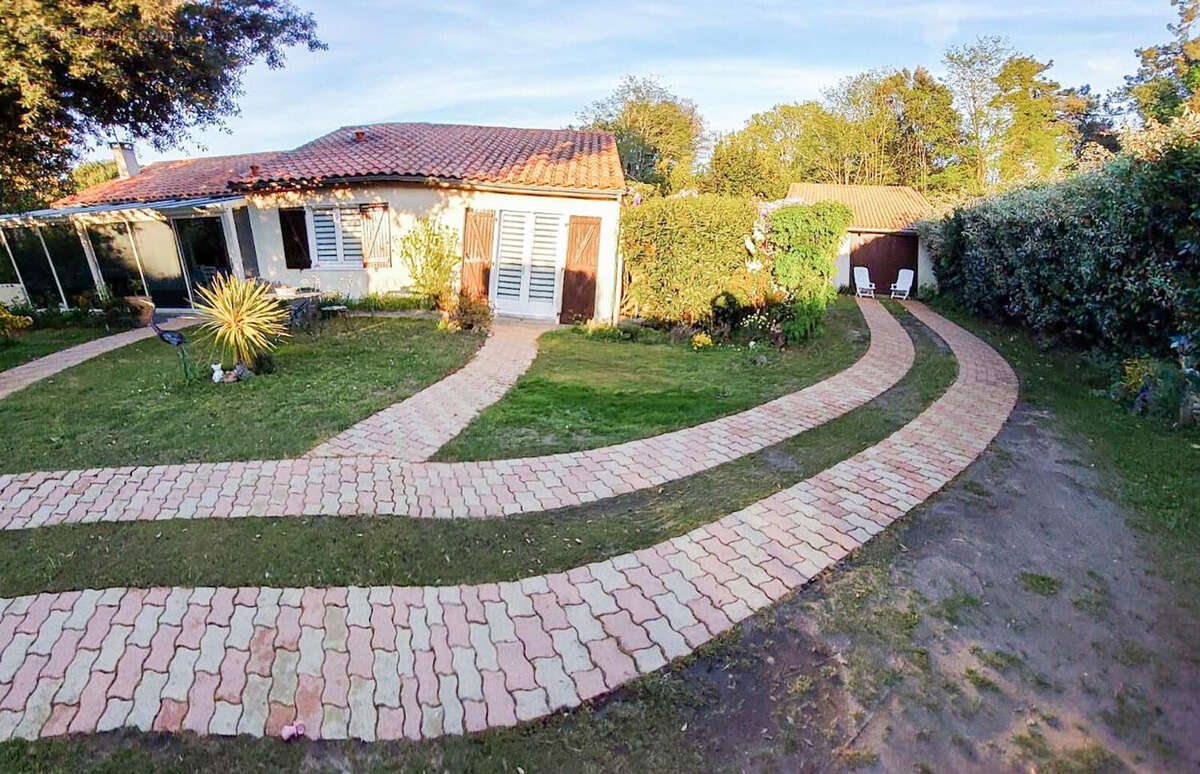 Maison à MESCHERS-SUR-GIRONDE