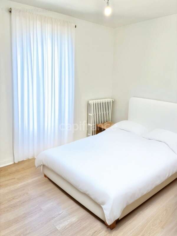 **Exclusivité**Sainte-Cécile**Maison rénovée de 137 m², 4 chambres, jardin et double garage - photo 7