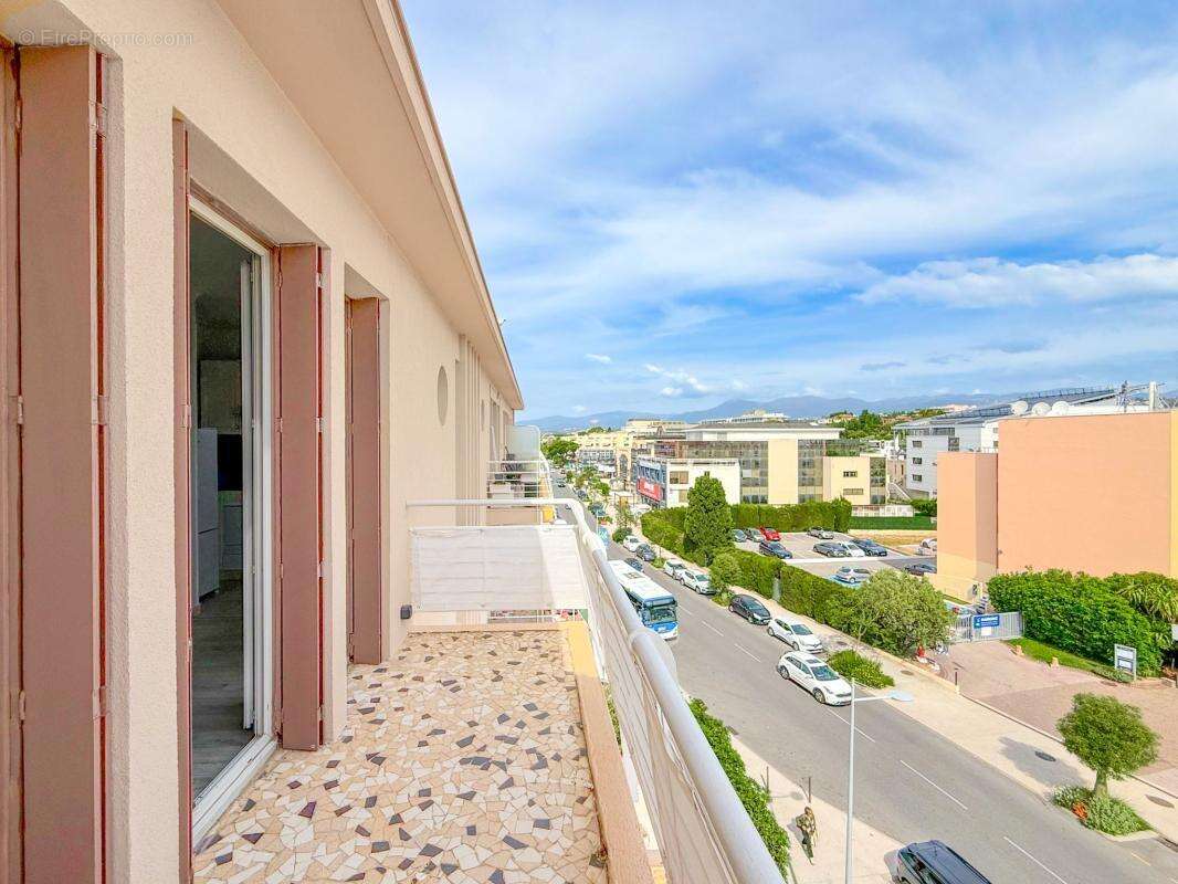 Appartement à SAINT-LAURENT-DU-VAR