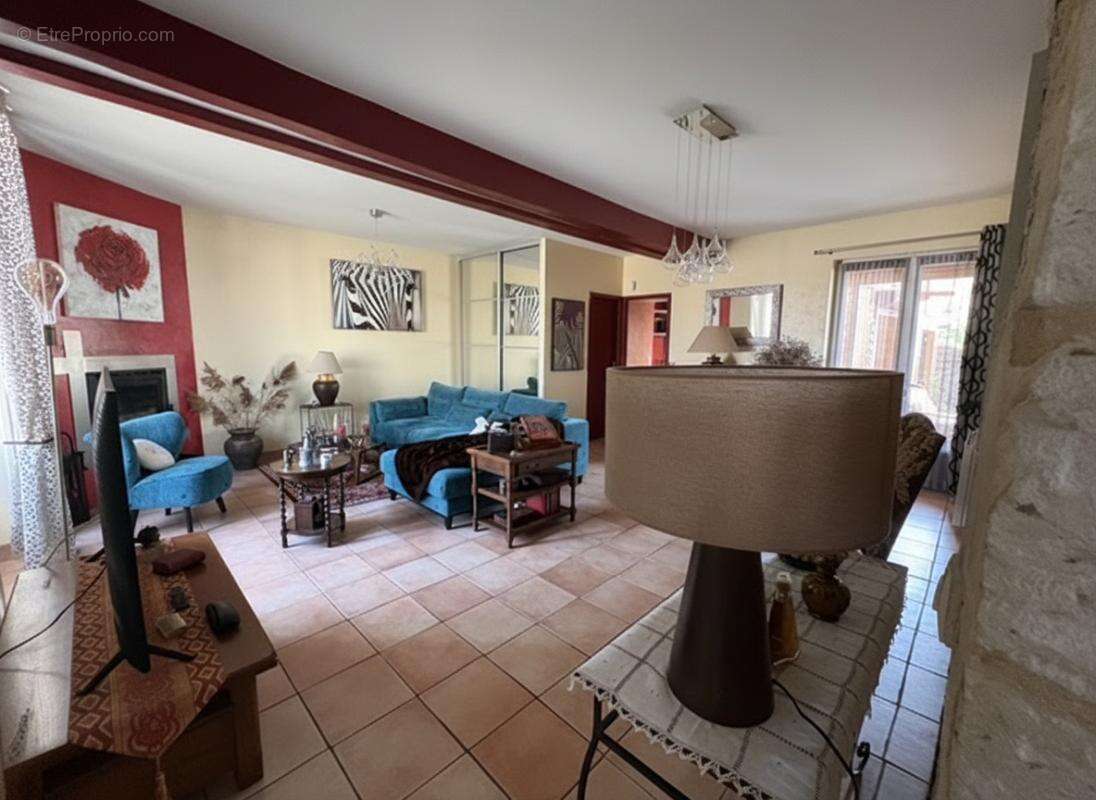 Maison à CHAILLEVETTE