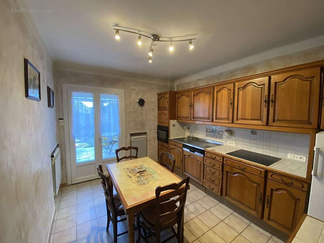 Maison à L'ISLE-SUR-LA-SORGUE