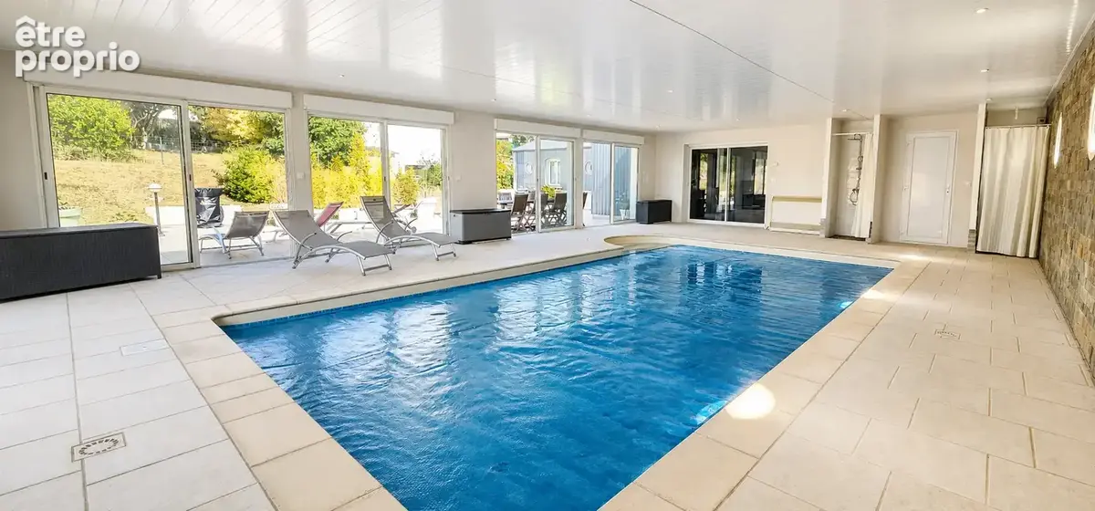 Maison avec piscine intérieure, jardin de 1858 m2 et sous-sol complet   Savonnières - photo 2