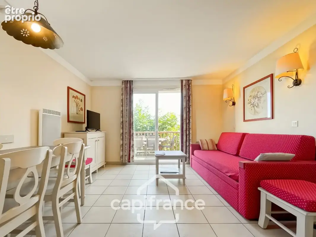 DOMAINE DE PONT ROYAL, maison  de 45 m2 avec vue dégagée , élevée d'un étage, 2 chambres, mitoyenne d'un seul côté, piscine priv - photo 5
