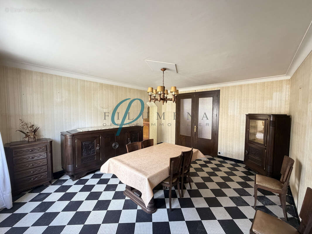 Maison à MONTREVAULT