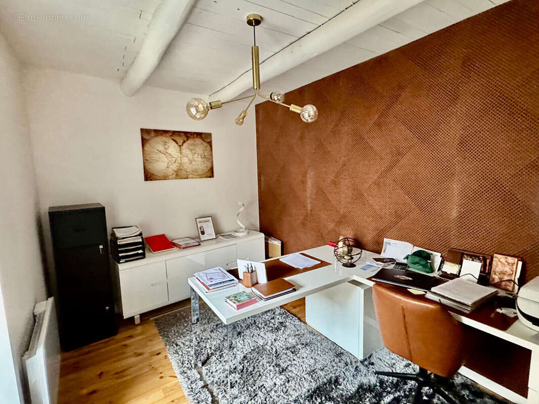 SAINT-GERMAIN-LEMBRON / Maison avec terrasse et balcon 4 chbs + F2 indépendant - photo 5