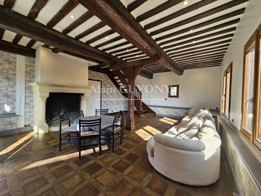 Maison à PONT-L&#039;EVEQUE