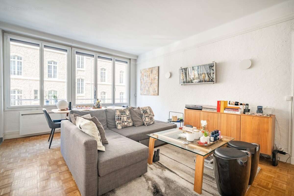 Appartement à PARIS-16E