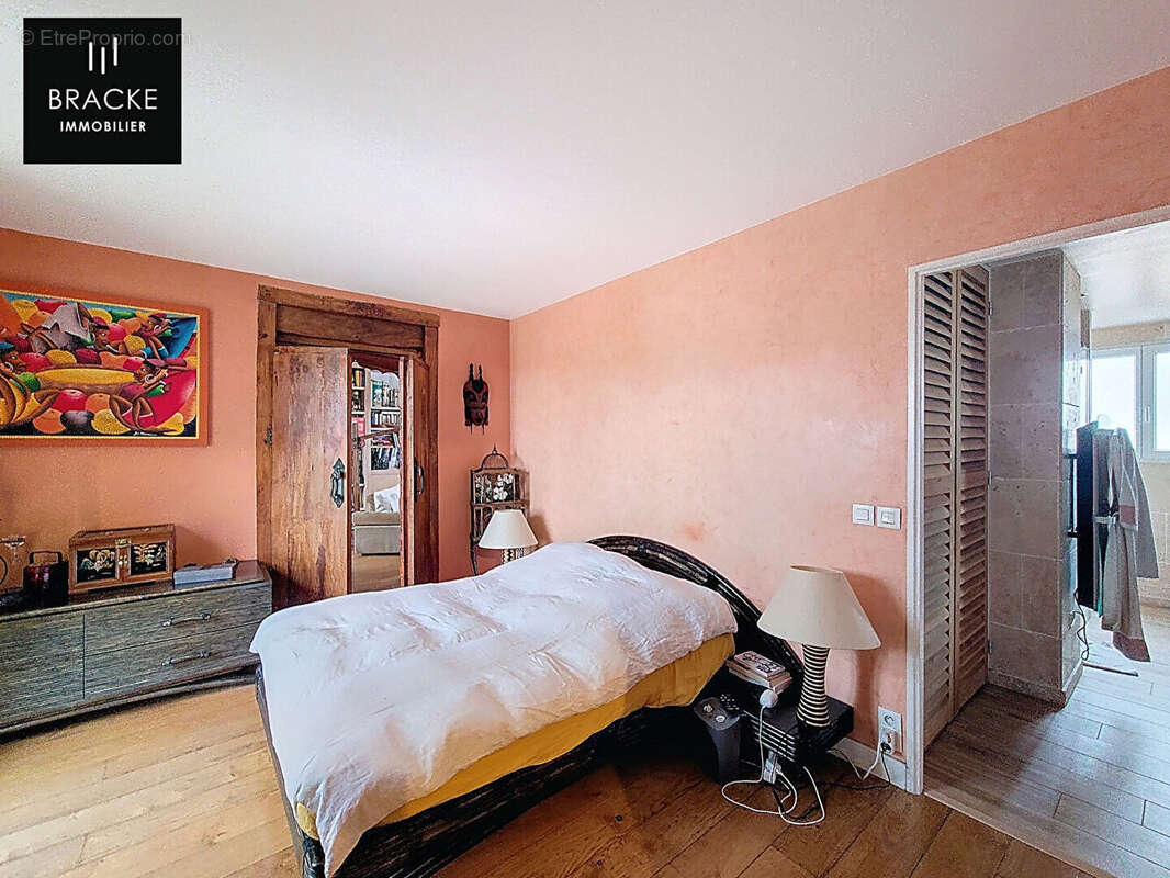 Appartement à COURBEVOIE