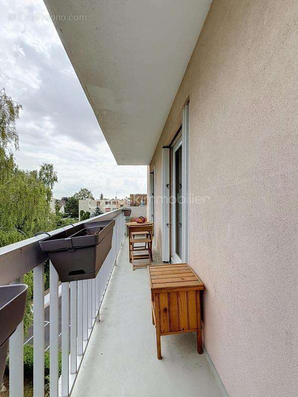 Appartement à EZANVILLE