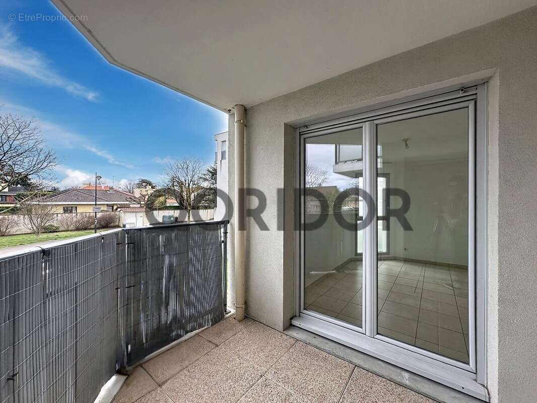Appartement à MEYZIEU