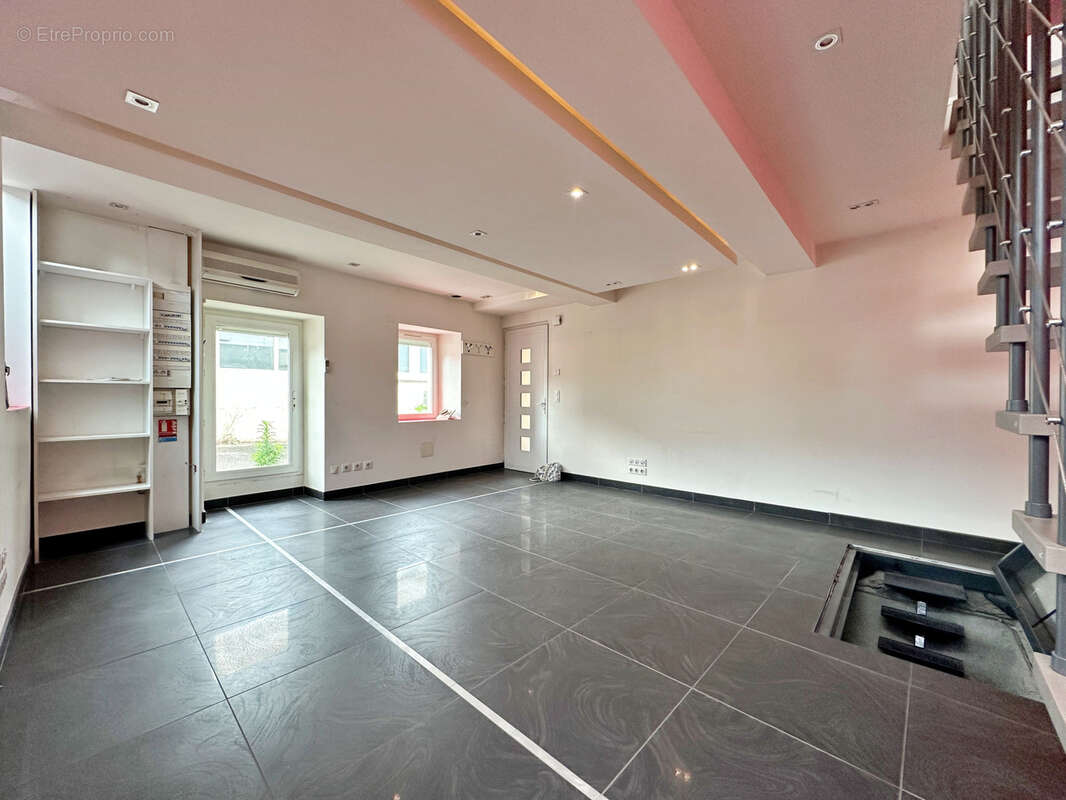 Commerce à SAINT-BONNET-DE-MURE