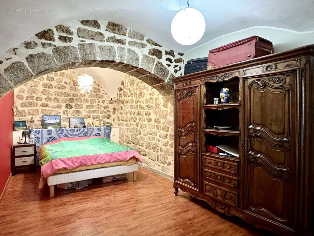 Appartement à PEILLE