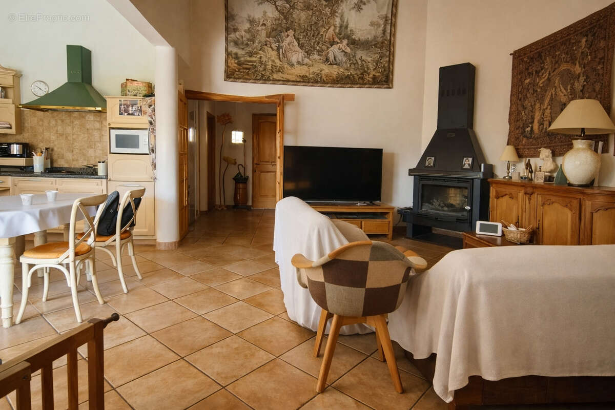 Maison de caractère avec piscine, dépendance et vue dégagée - photo 6
