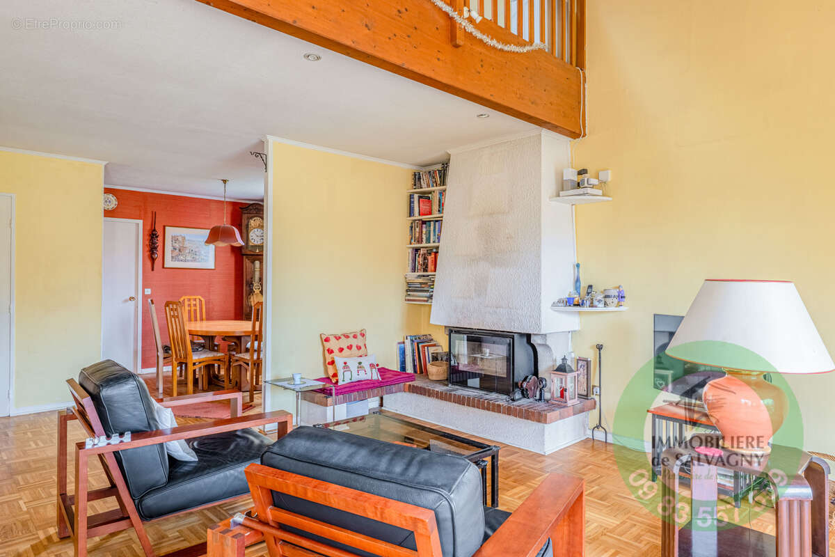 Maison à LA TOUR-DE-SALVAGNY