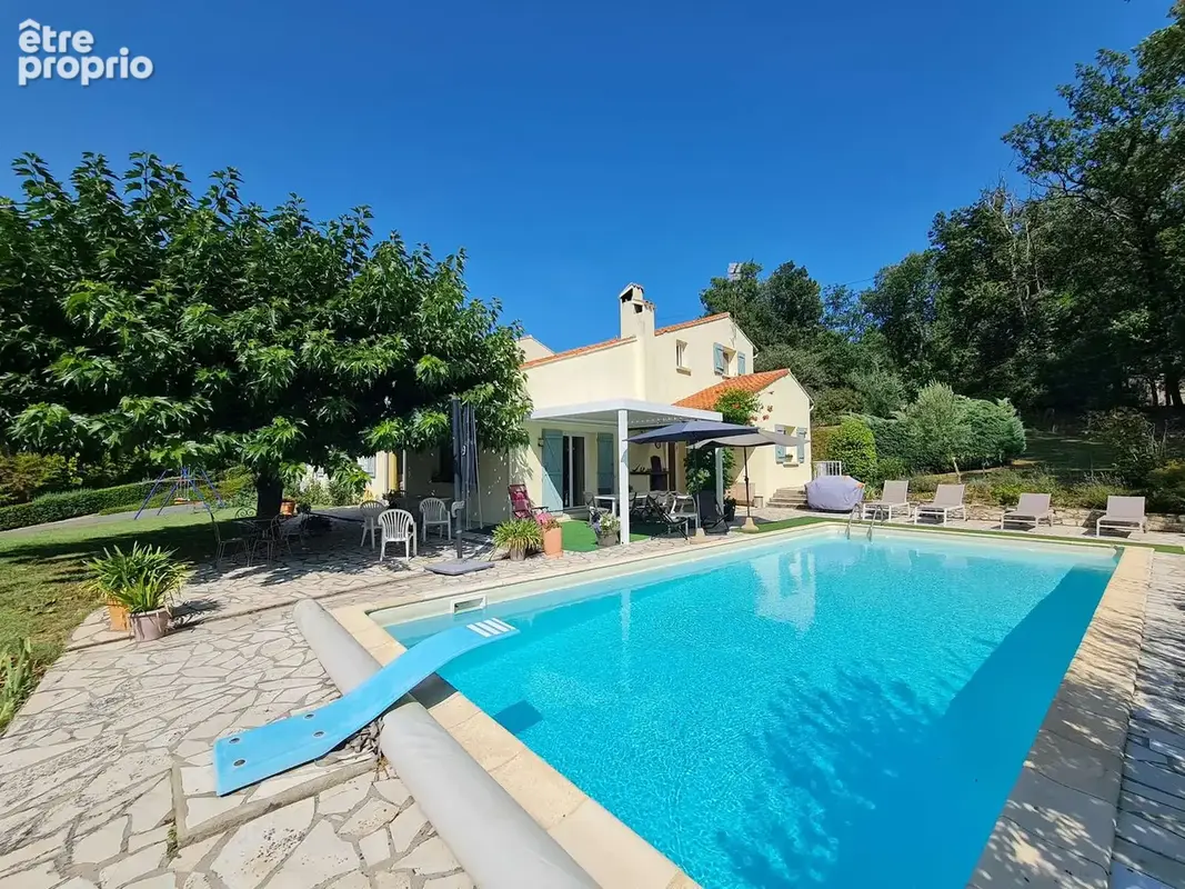 Maison familiale de 302m2 sur 3900m2 de terrain - photo 2