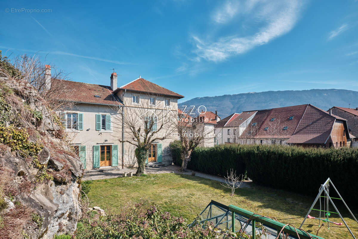 À Vendre : Ensemble Immobilier de 10 Pièces   Cachet Rare & Volumes Exceptionnels - photo 2