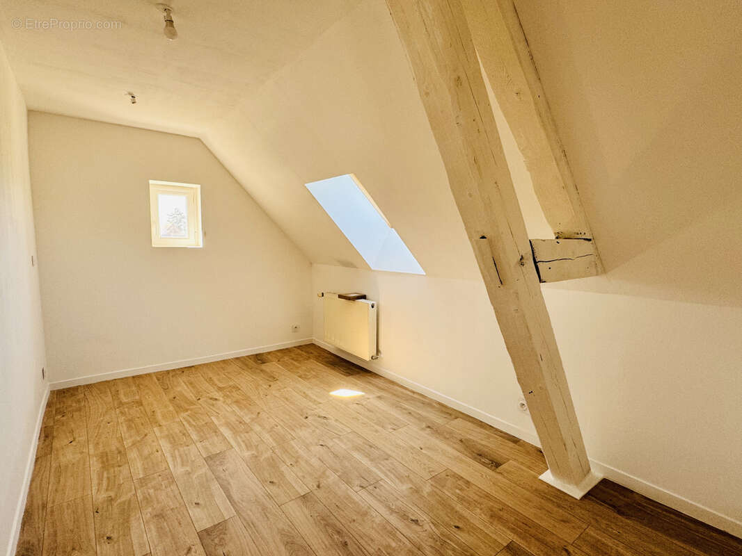 Maison à LA CHAPELLE-SAINT-SAUVEUR