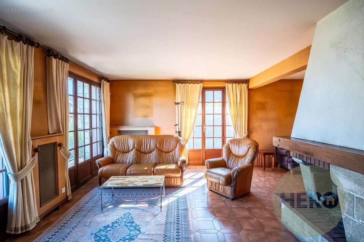 Maison à NEAUPHLE-LE-CHATEAU