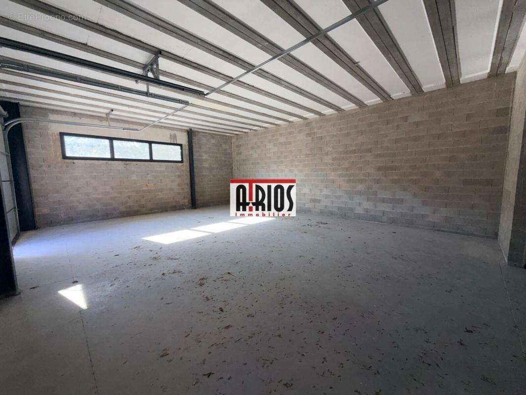 Local d'activité 240 m² - photo 2