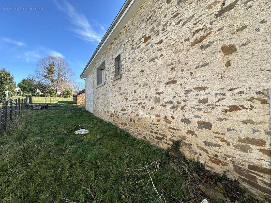 Maison à SAINT-YRIEIX-LA-PERCHE
