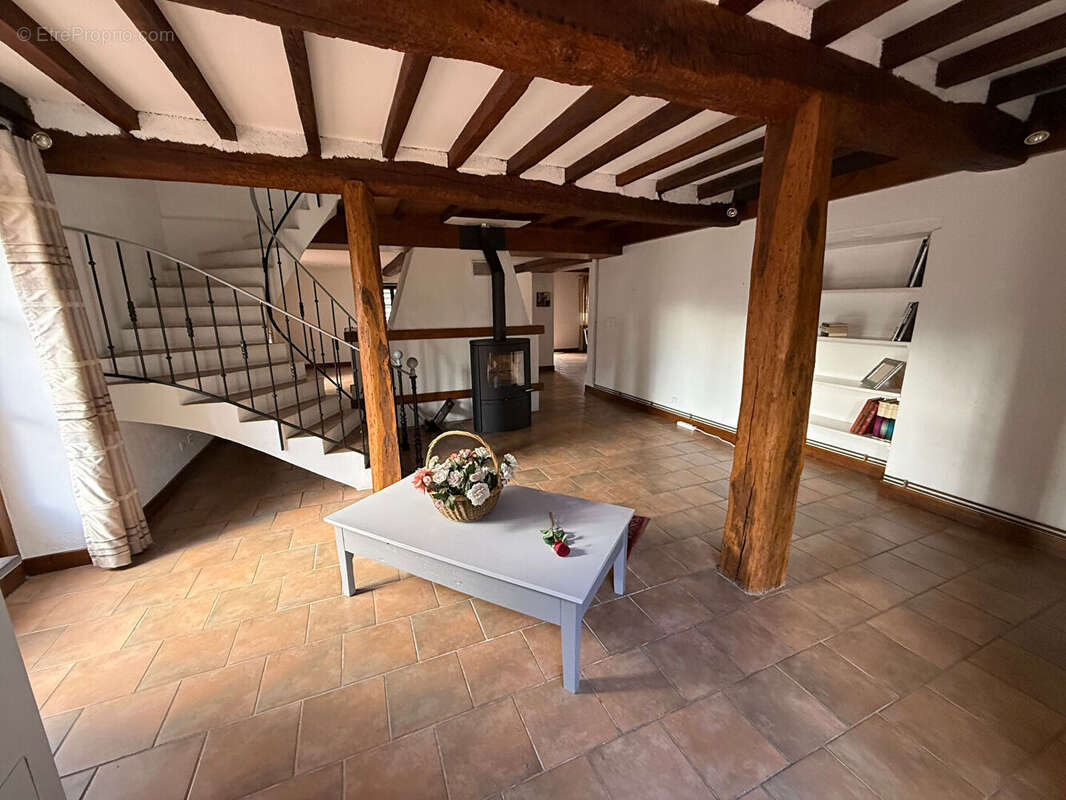 Maison à COMMELLE-VERNAY