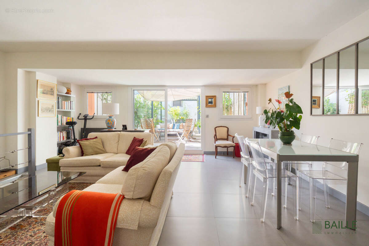 Appartement à MARSEILLE-8E