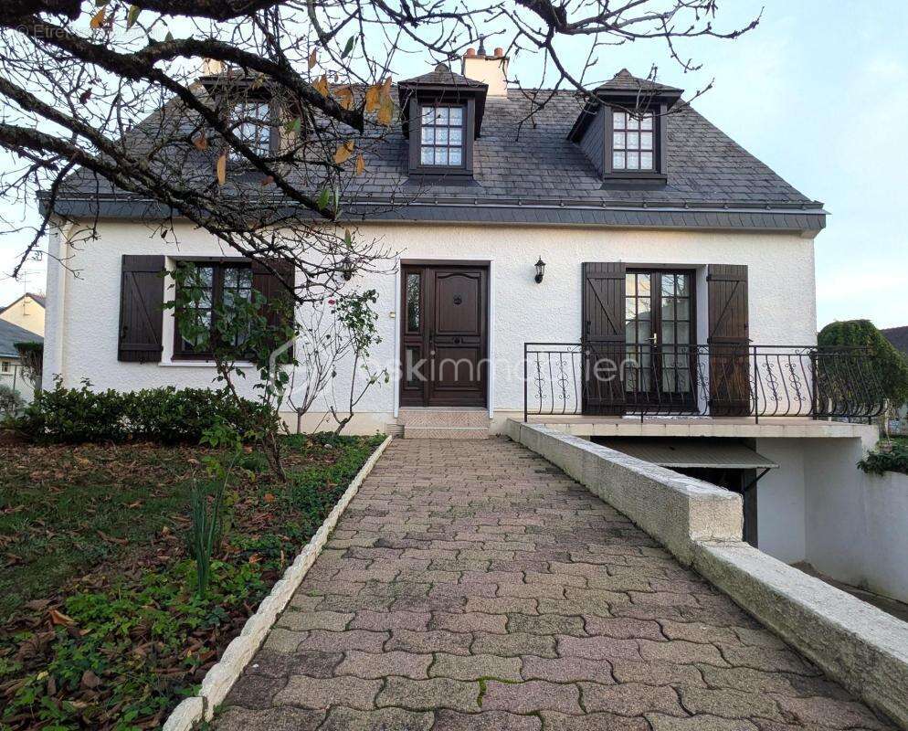 Maison à MONTREUIL-JUIGNE