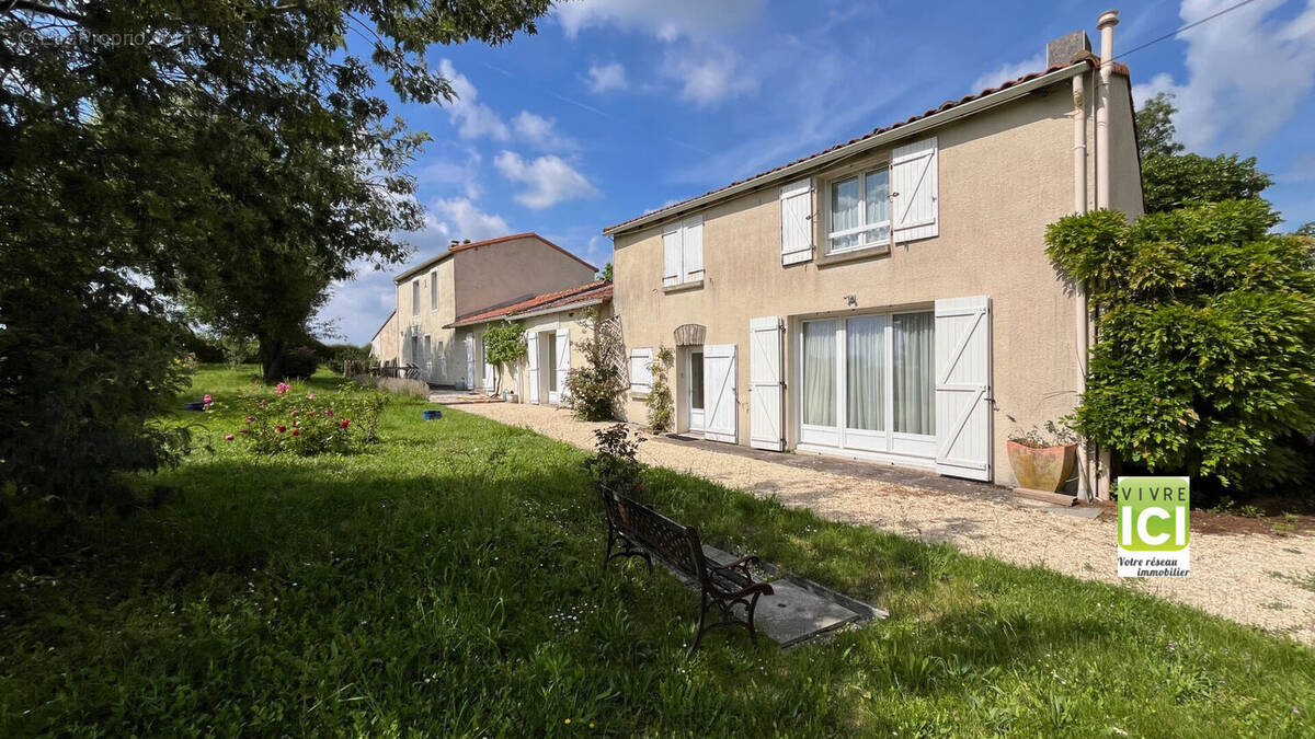 Maison à LA CHAPELLE-BASSE-MER