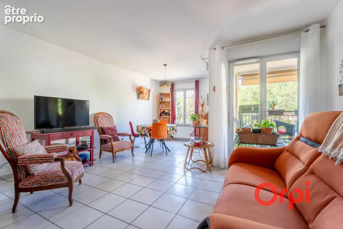 Appartement en parfait état avec terrasse et garage - photo 3