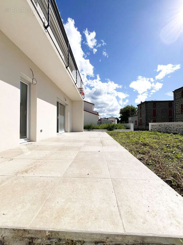 Maison à SAINT-BEAUZIRE