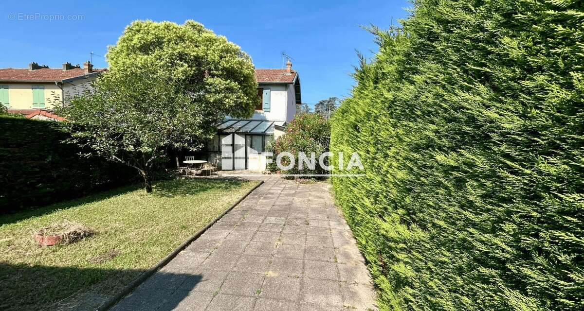 Maison à ROUSSILLON