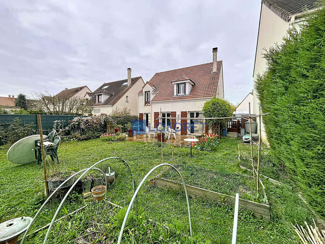 Maison à SAINT-PIERRE-DU-PERRAY