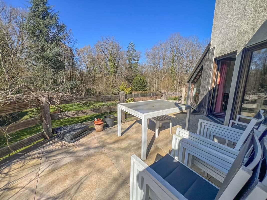 Maison à LE MESNIL-SAINT-DENIS