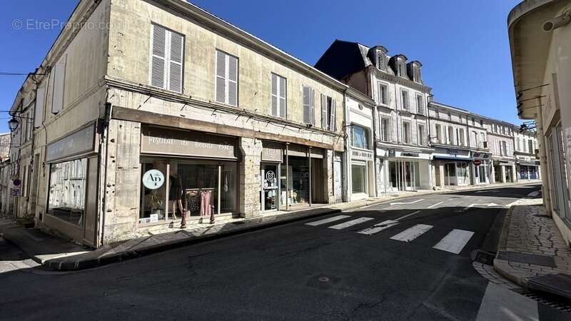 Appartement à BARBEZIEUX-SAINT-HILAIRE