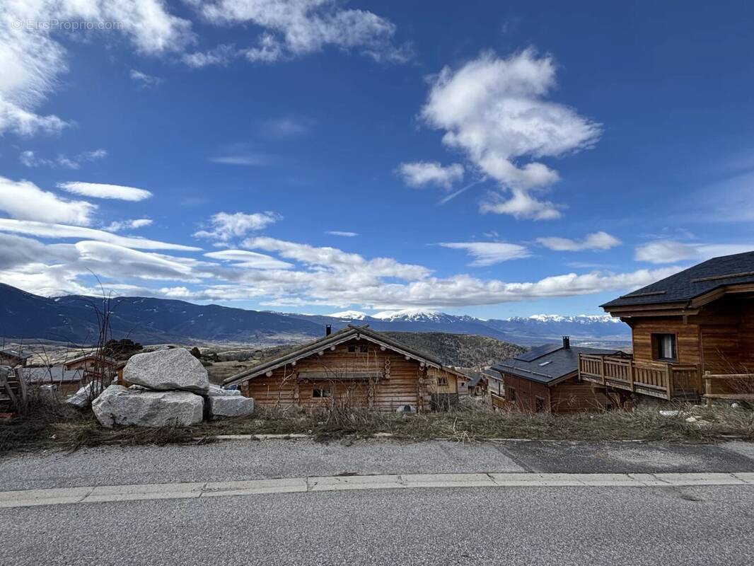 Terrain à FONT-ROMEU-ODEILLO-VIA