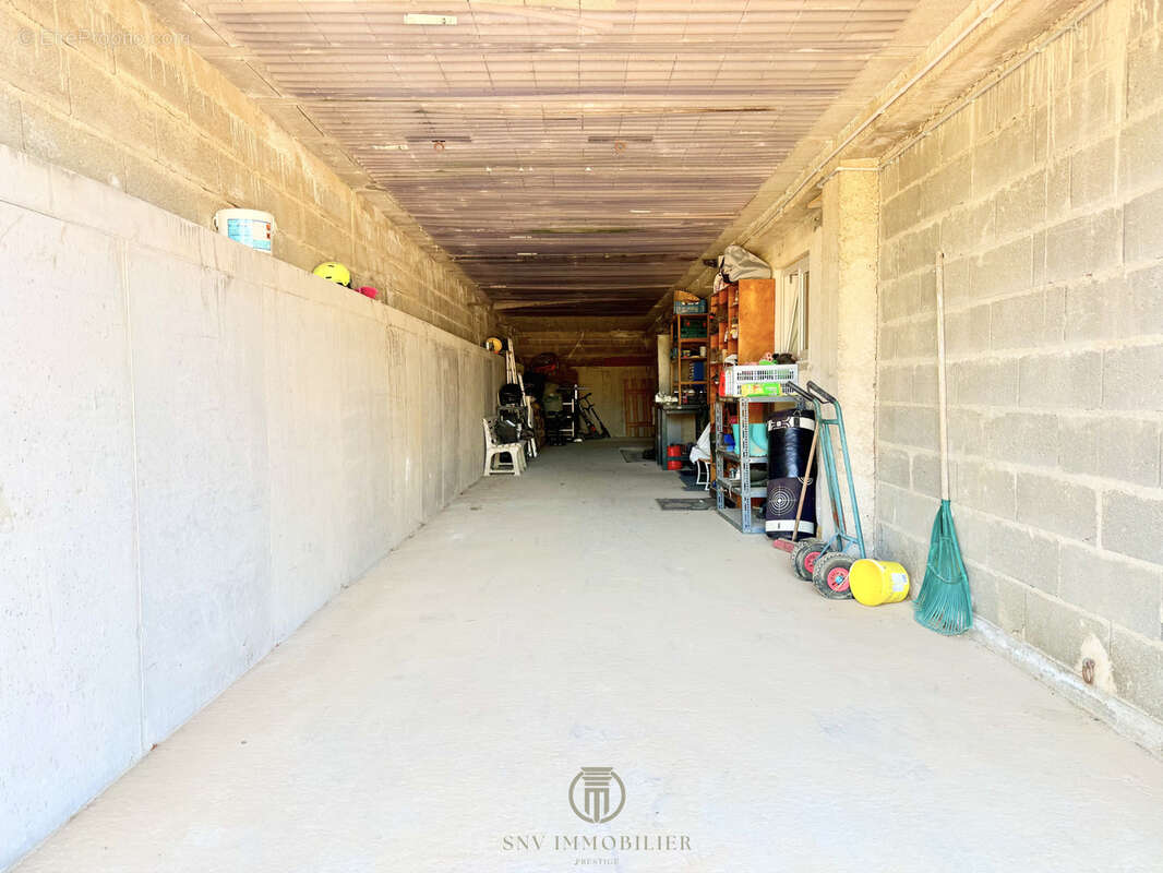 Propriété familiale • 8 chambres • plus d’1 hectare • dépendances - photo 22