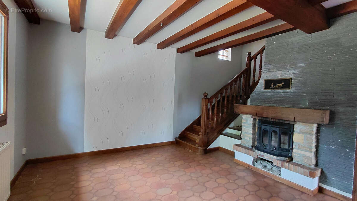 Maison familiale 5 chambres à Pierrefontaine-les-Varans sur une parcelle d'environ 10 ares - photo 4