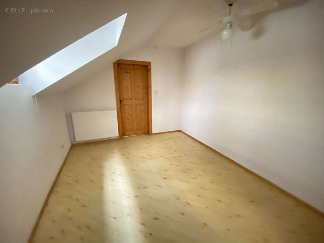 Charmant appartement 3 pièces à vendre au dernier étage en centre-ville de Cernay - photo 9