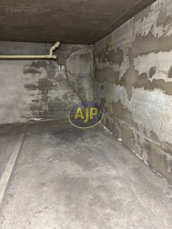 Parking à PARIS-15E