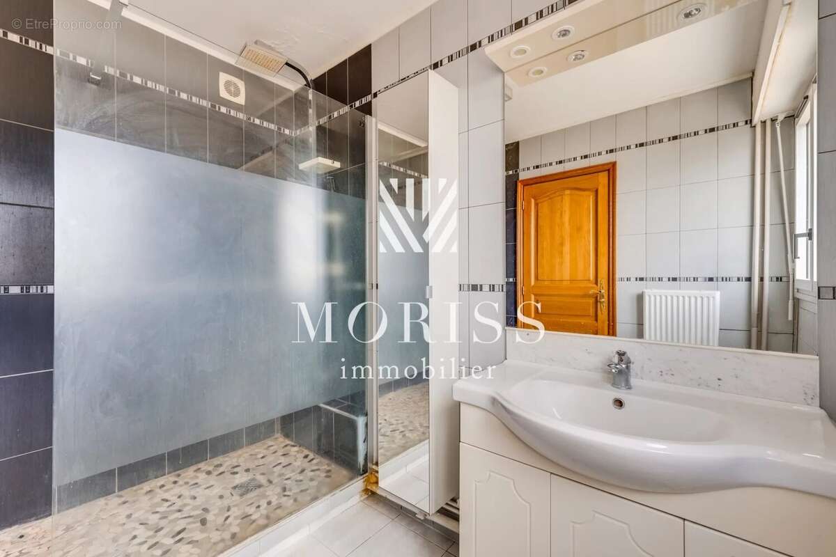 Appartement à PARIS-14E