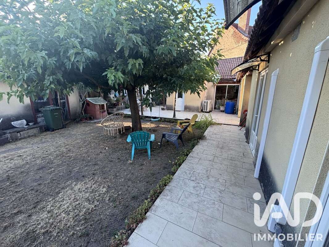 Maison 269 m² à Yzeure  - photo 2