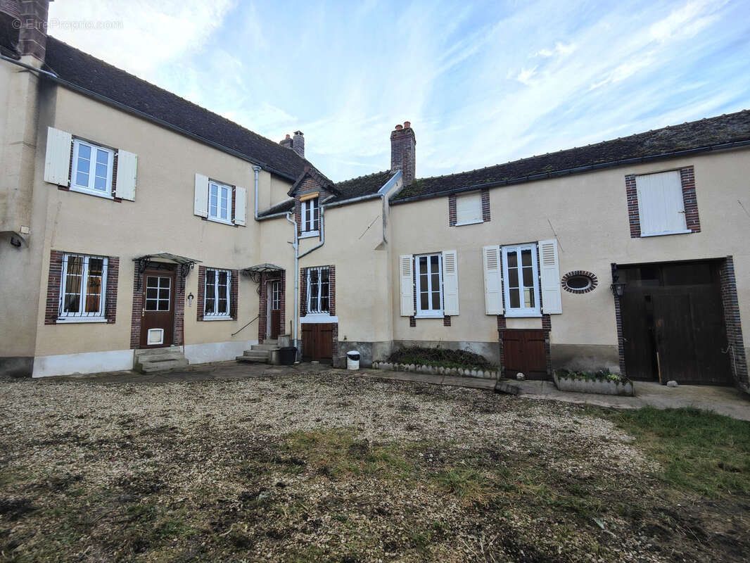 Maison à BUSSY-EN-OTHE