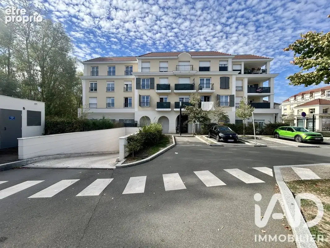 Photo 1 - Parking à MONTEVRAIN