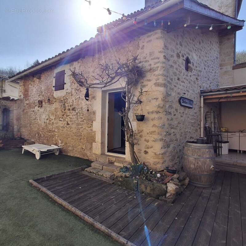 Maison à CHASSENEUIL-SUR-BONNIEURE