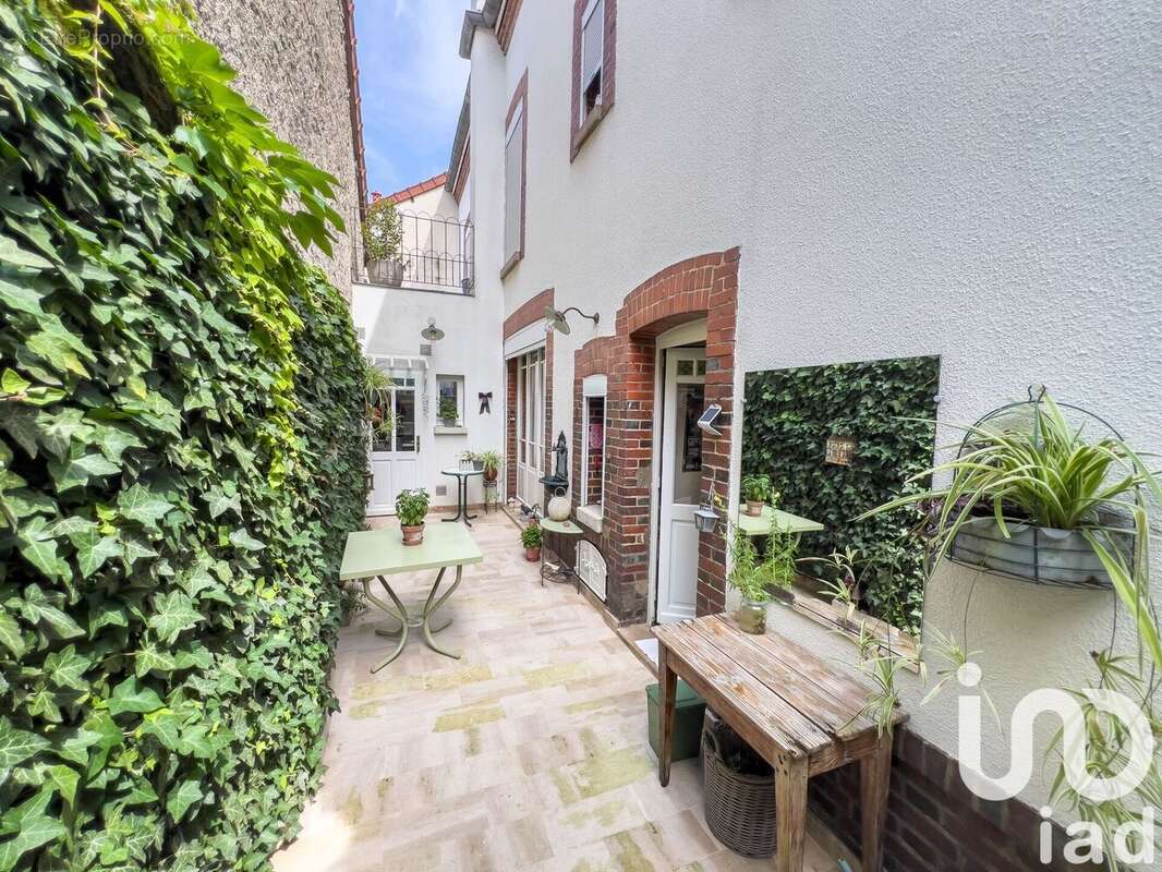 Maison 280 m² à Vert-Toulon  - photo 2