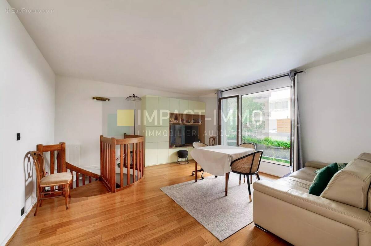 Appartement à COURBEVOIE