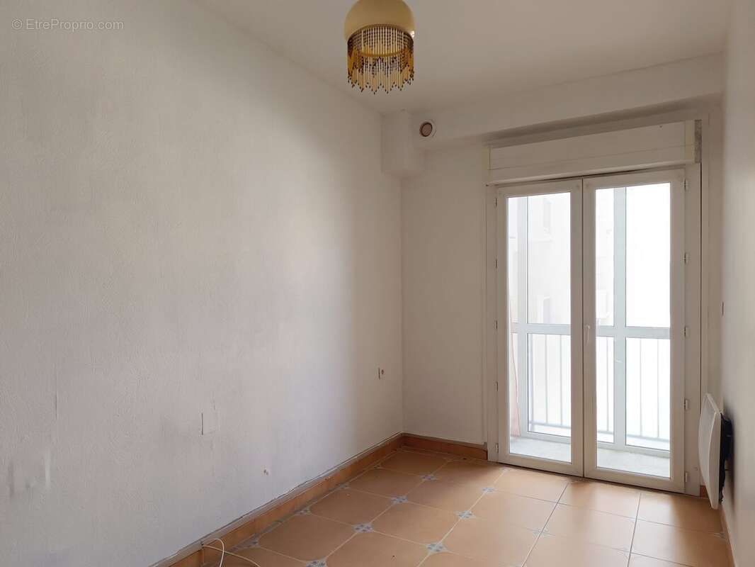 Chambre 2 - Appartement à NARBONNE